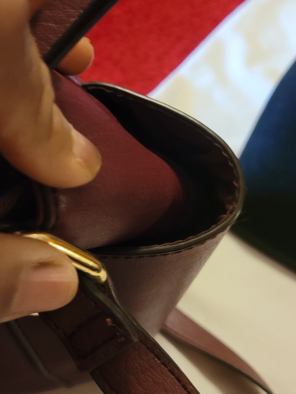 Liz Claiborne burgundy crossbody bag - Picture 6 of 6